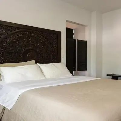 Vive Zen Queen Room