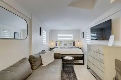 a living room with a couch and a bed at Laguna @ Casa Del Sol in Fort Lauderdale