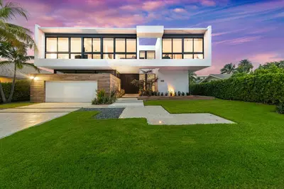 a large house with a lawn in front of it at Exquisite Modern Marvel in Golden Isles