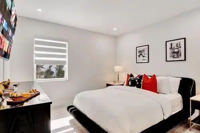 a bedroom with a large bed and a window at Soleil @ Casa Del Sol in Fort Lauderdale