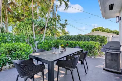 a table with chairs and a grill on a patio at Oceana @ Casa Del Sol in Fort Lauderdale