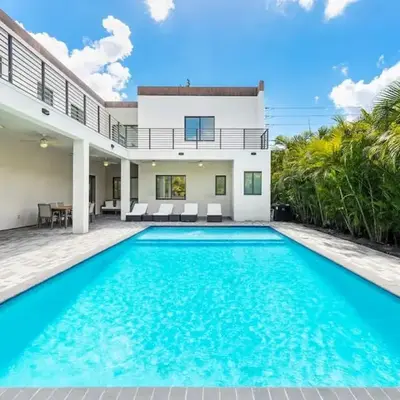 Granada Modern Luxury in Massive Mansion with Heated Pool