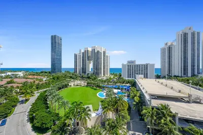 an aerial view of a city with tall buildings at Spacious apartment of 2BR - 2BTH near of the beach great price in Miami Beach