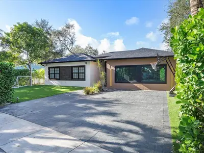 a house with a driveway in front of it at VillaLee Luxury Heated Pool & Spa Sauna Golf in North Miami