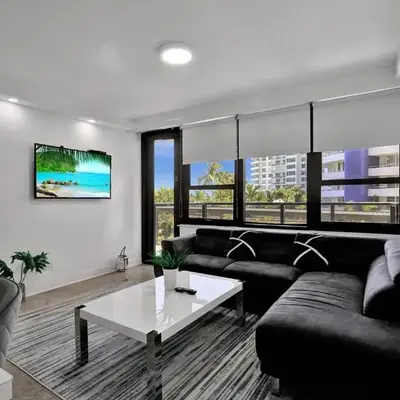 Modern Miami Beach Condo with Beach Service & Pool