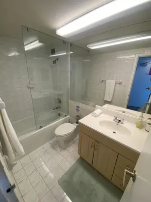 a bathroom with a sink and a toilet and a shower at Studio Miami Beach sobre la playa in Miami Beach