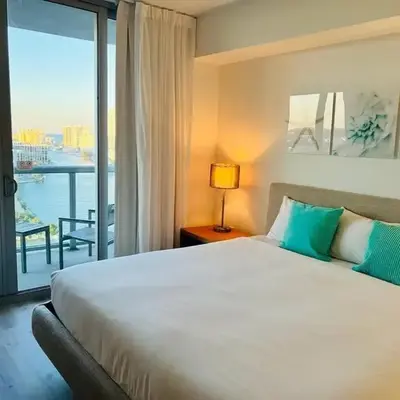 Refined Oceanview Apartment