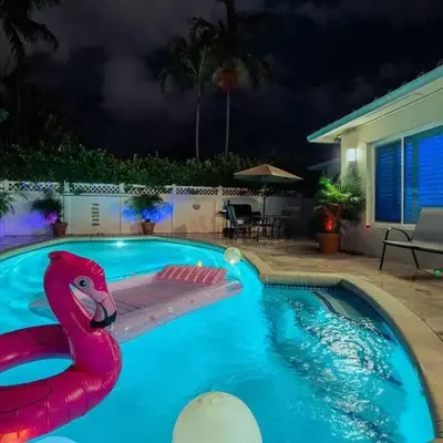 ~Villa Victoria Luxury! (Pool)~1 mile from beach