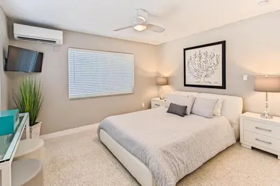 a bedroom with a bed and a ceiling fan at Wiltonplex D in Fort Lauderdale