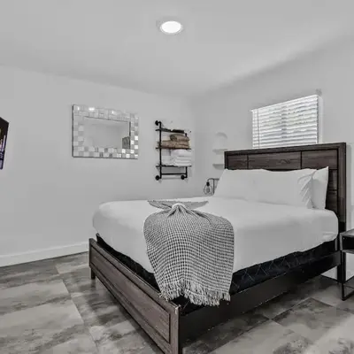 Lovely 2 bedroom Studios-Suite Walking Distance To Ocean