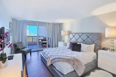 a bedroom with a large bed and a balcony at Miami Vibes! Biscayne Bay Water and Park Views! in Miami