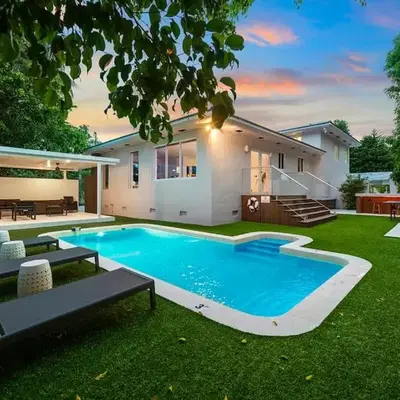 Beautiful Villa with heated pool Must seen!