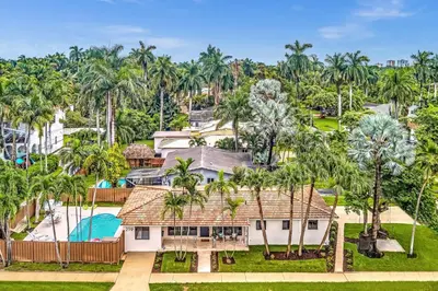 an aerial view of a house with palm trees at Tropical Oasis With heated pool 10 mins airport & 5 mins Beach in Hollywood