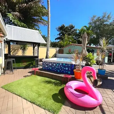 Fun Getaway: Hot Tub