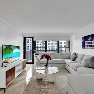 Cozy Ocean View Condo Beach Service 1015