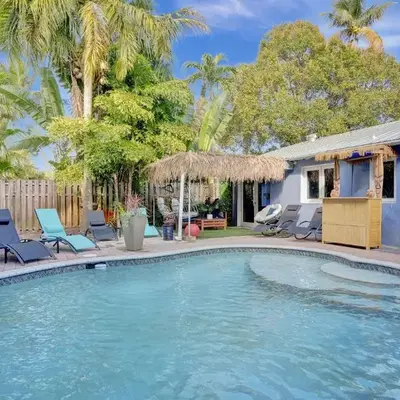 Kiki Grand Suite - Men's Clothing optional Guest Houses