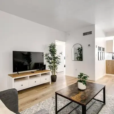 Miami Airport 2-bedroom unit with speedy Wi-Fi Virg8