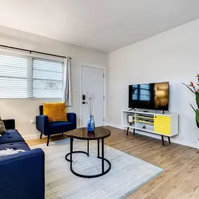 Stylish 2BR central Fast Wi fi virg2