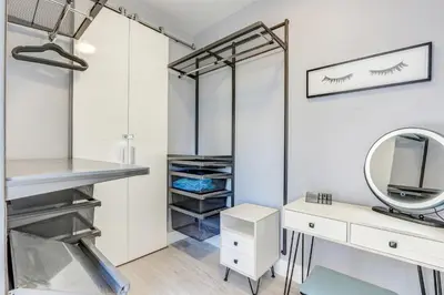 a dressing room with a vanity and a mirror at Deco Delight - Central Hub in Miami