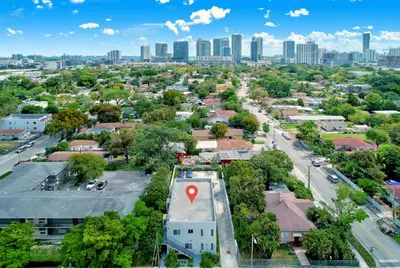an aerial view of a city with a city skyline at ArTease4 - stylish, near Wynwood Walls & restaurants in Miami