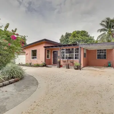 4 Mi to Beach Hollywood Home with Patios!