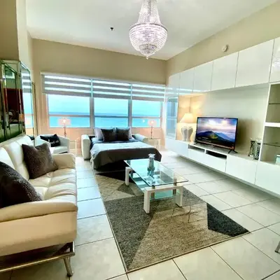Large beautiful penthouse ocean front with beach access and free parking in Miami Beach