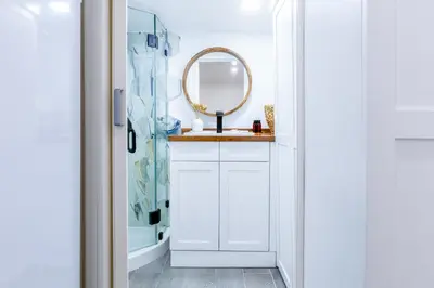 a bathroom with a sink and a mirror at Smart Tiny House Garden in Miami Gardens