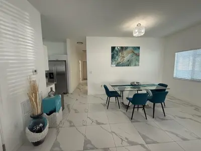 a kitchen and dining room with a table and chairs at Mango Haus Near Beach, Cruise Port & Stadium in Fort Lauderdale
