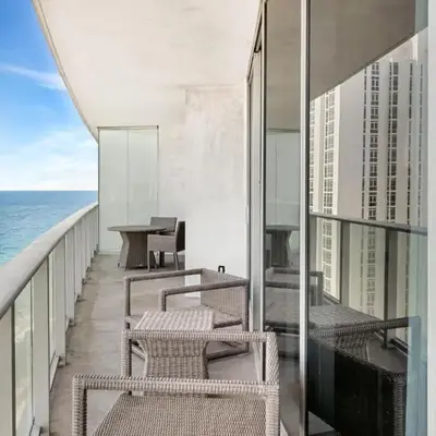 Ocean View Balcony with Pool Gym Access
