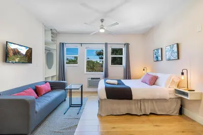 Gallery image of Bloom Hideaway - Mins to Las Olas & Beach in Fort Lauderdale