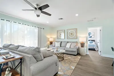 Gallery image of Spacious 4BR/3BA pool home, stylishly decorated in Plantation