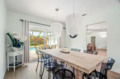 Gallery image of Spacious 4BR/3BA pool home, stylishly decorated in Plantation