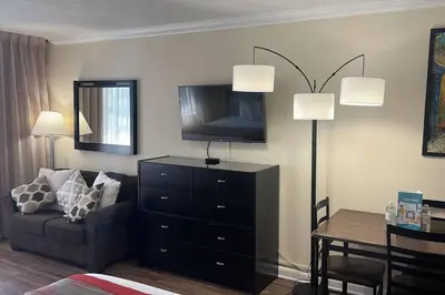 a living room with a couch and a flat screen tv at Departamento con salida al mar Miami in Sunny Isles Beach