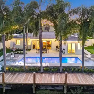 Lakefront Family Fun Home with Private Dock 3BR 2B