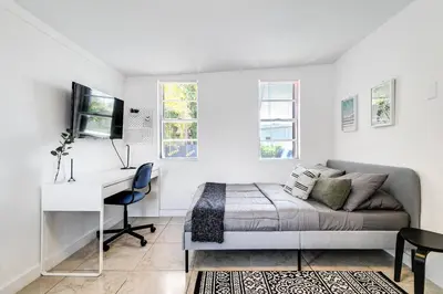 a white bedroom with a bed and a desk at Inviting 1-BR apartment for 4 people V2 in Miami