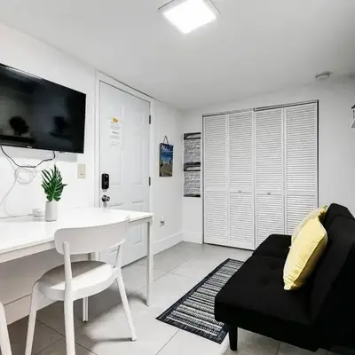 Swinging London Studio 3 people V6