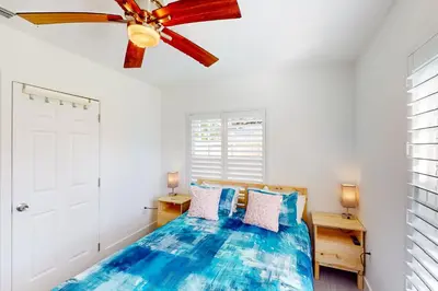 a bedroom with a bed and a ceiling fan at Palm Shadow Sanctuary in Fort Lauderdale