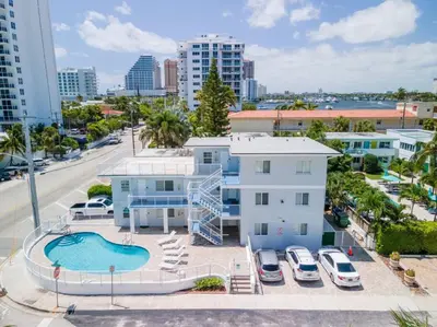 an aerial view of a house with a swimming pool at Bayshore Breeze Free Parking 1 in Fort Lauderdale