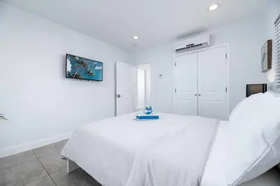 a white bedroom with a large white bed in it at Bayshore Breeze Free Parking 9 in Fort Lauderdale