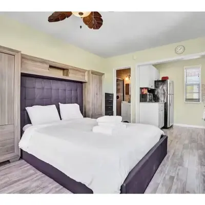 Chic Studio Apartment in Hollywood Beach