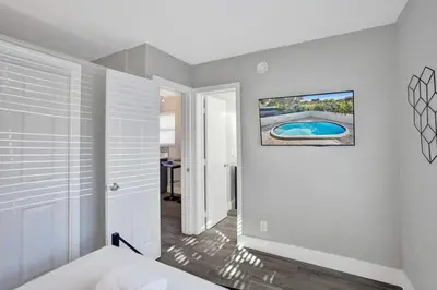 a bedroom with a bed and a painting on the wall at Rustic Retreats Spacious 1BR For 4 guests In The Heart of Fort Lauderdale in Fort Lauderdale