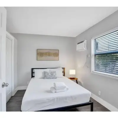 Rustic Retreats Cozy 1BR for 4 guests minutes from Las Olas