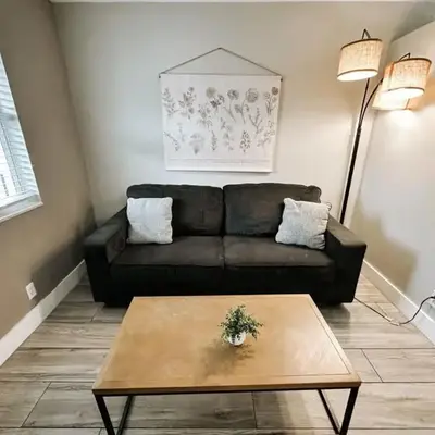Rustic Retreats Beachy 1BR for 4 guests in the heart of Fort Lauderdale