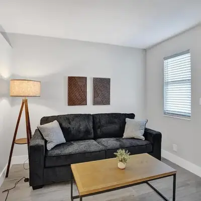 Rustic Retreats Cozy 1BR for 2 guests minutes from Las Olas