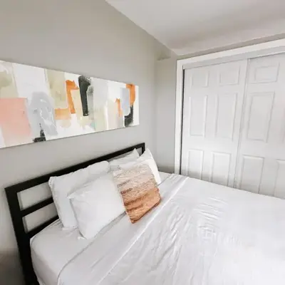 Rustic Retreats Modern 1BR for 4 guests in the heart of Fort Lauderdale