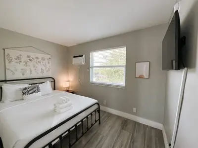 a bedroom with a large white bed and a window at Rustic Retreats Cozy 1BR for 4 guests minutes from Las Olas in Fort Lauderdale