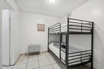 a bedroom with two bunk beds in a room at Crocodhouse early check in eight years hosting in Fort Lauderdale