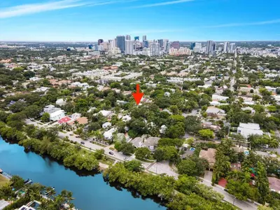 an aerial view of a city with a red arrow at Dreamy 1-bedroom apt walking distance to Las Olas in Fort Lauderdale