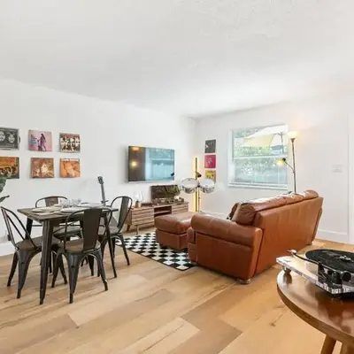 Musicians Lounge - 2 BR with parking asssigned