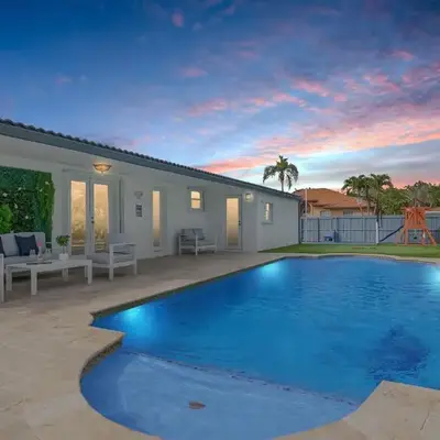 Le Femme Paradise -Htd Pool